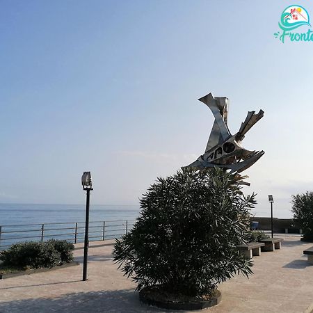 Casa Fronte Mare Villa Santa Teresa Di Riva Luaran gambar