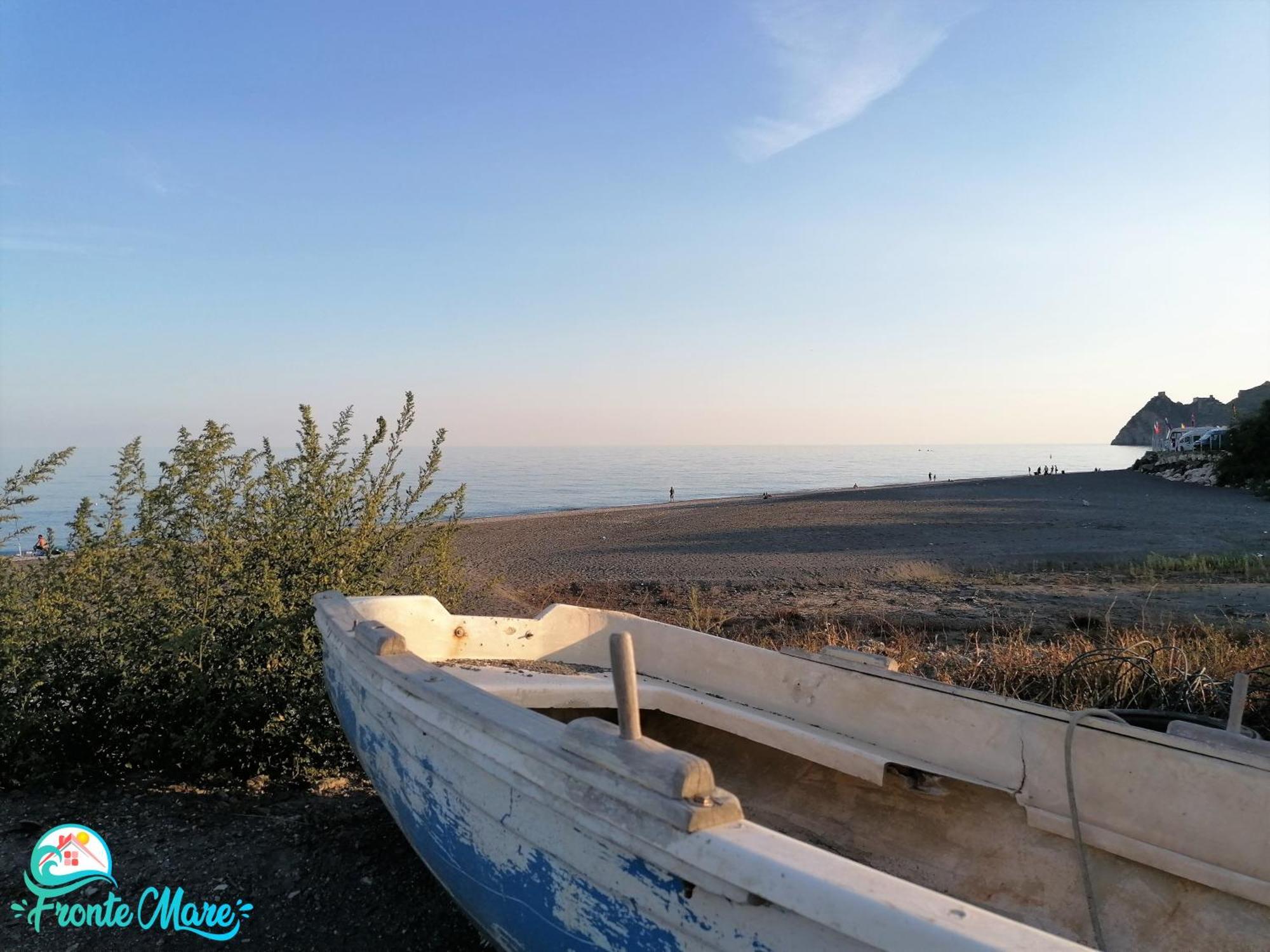 Casa Fronte Mare Villa Santa Teresa Di Riva Luaran gambar