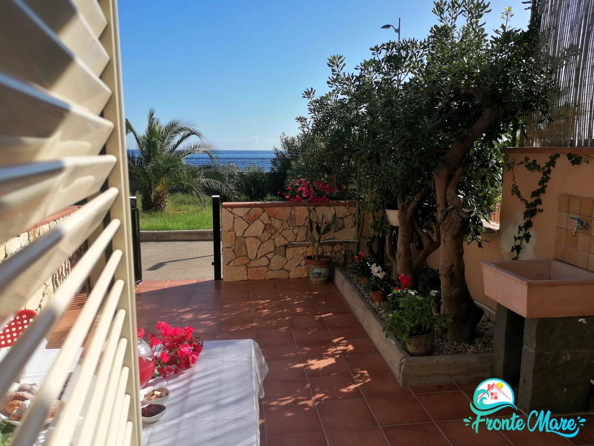 Casa Fronte Mare Villa Santa Teresa Di Riva Luaran gambar